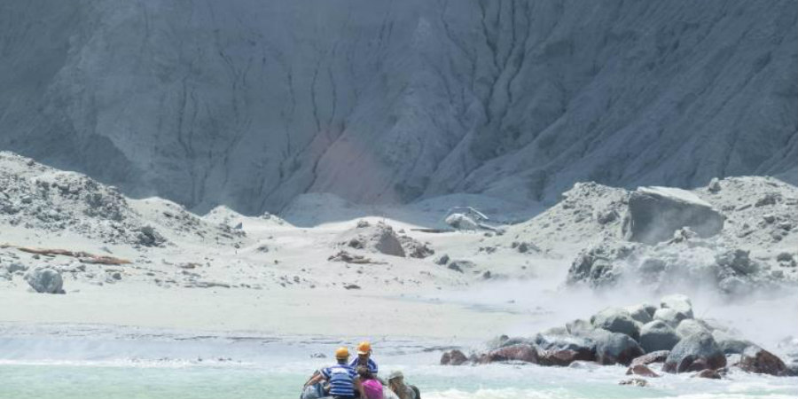 Εννέα αγνοούμενοι στη Νέα Ζηλανδία από την έκρηξη ηφαιστείου, στην Αυστραλία εγκαυματίες